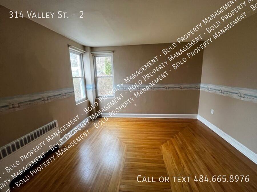 314 Valley St #2 - Photo 3 of 6