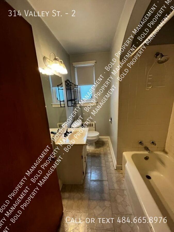 314 Valley St #2 - Photo 4 of 6
