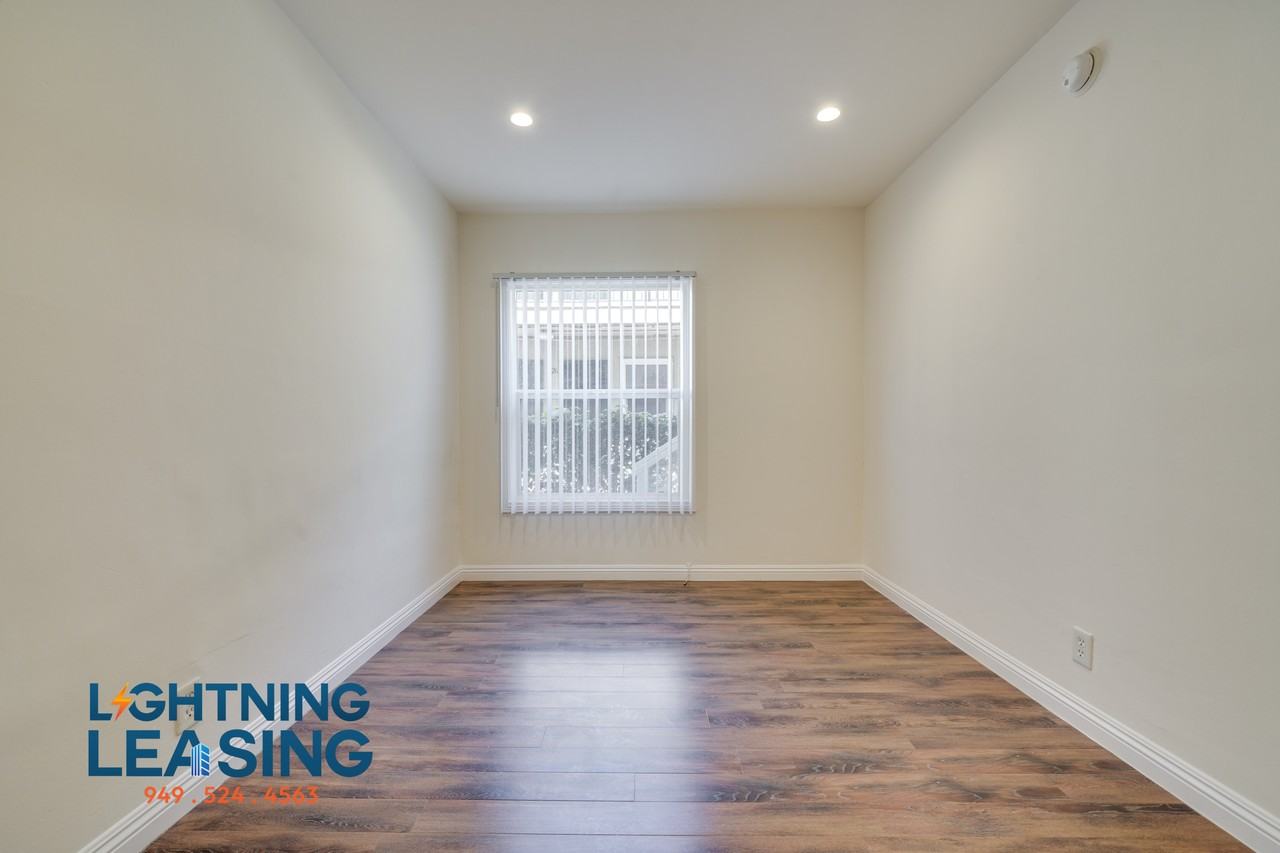 1627 5/3 N Normandie Ave #12D - Photo 2 of 20