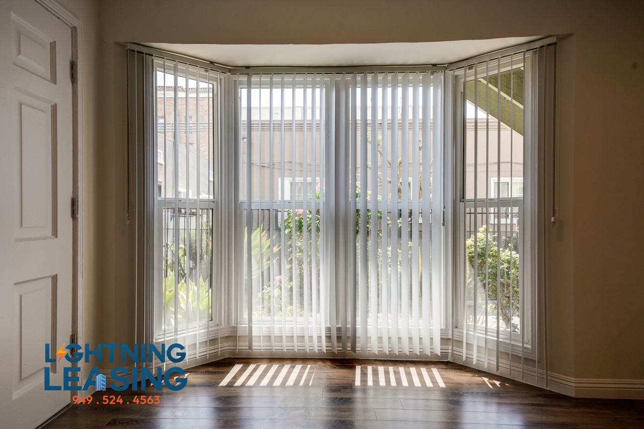 1627 5/3 N Normandie Ave #12D - Photo 6 of 20