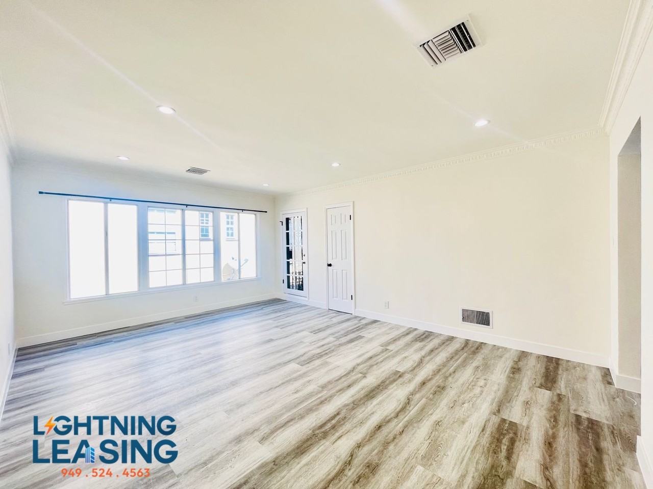 440 1/2 N Hayworth Ave #439-1-2 - Photo 5 of 12