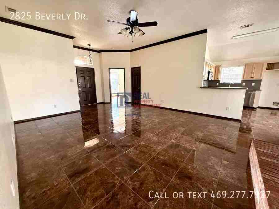 2825 Beverly Dr - Photo 5 of 30