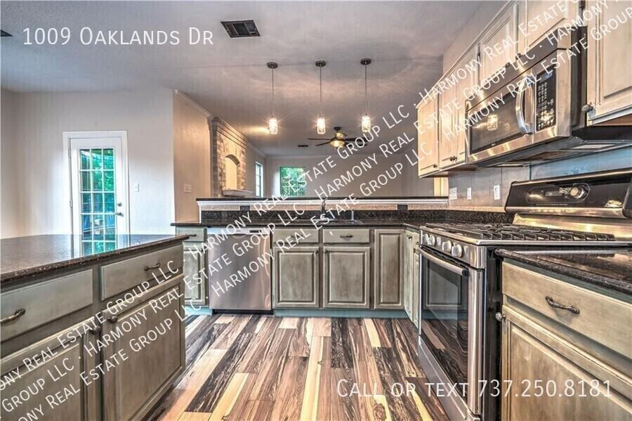 1009 Oaklands Dr - Photo 4 of 29