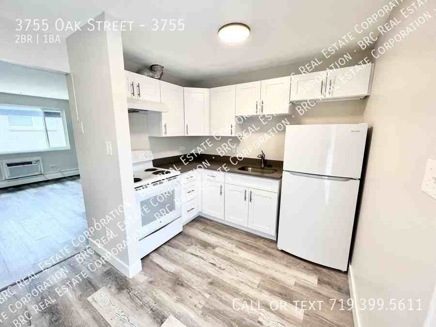 3755 Oak St #3755 - Photo 4 of 17