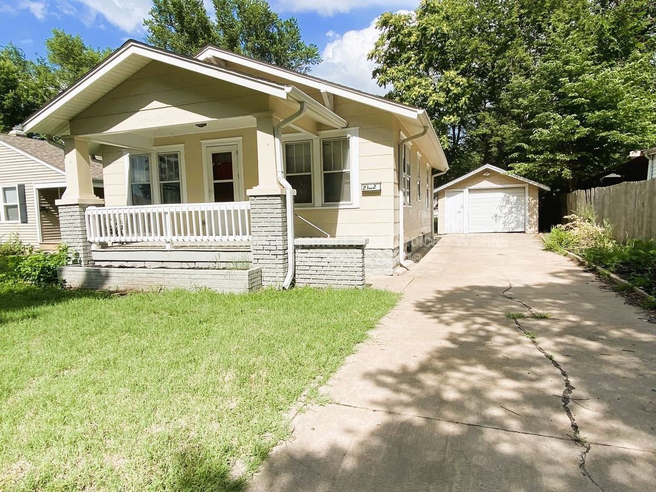 2142 S Waco Ave - Photo 2 of 6