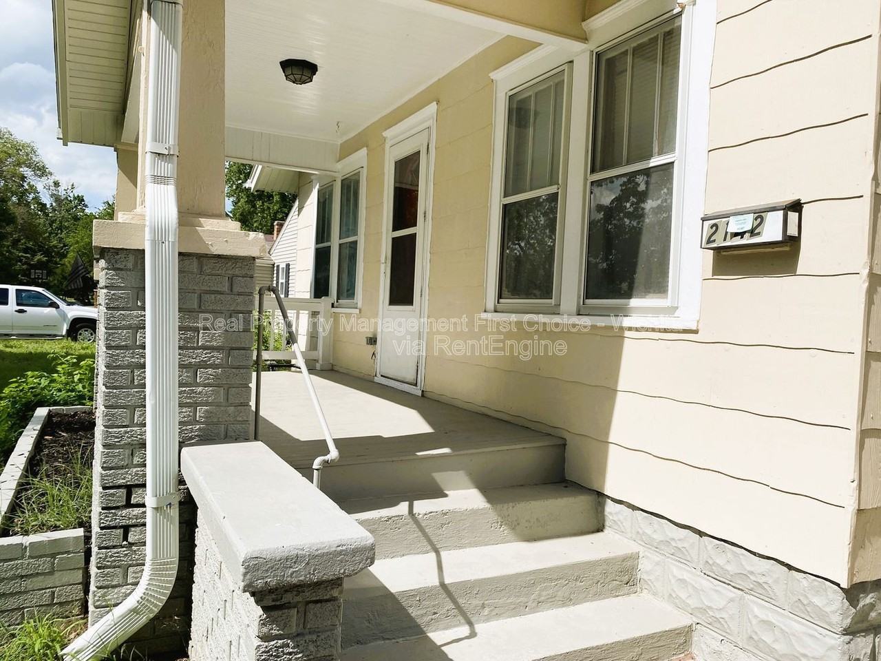 2142 S Waco Ave - Photo 3 of 6