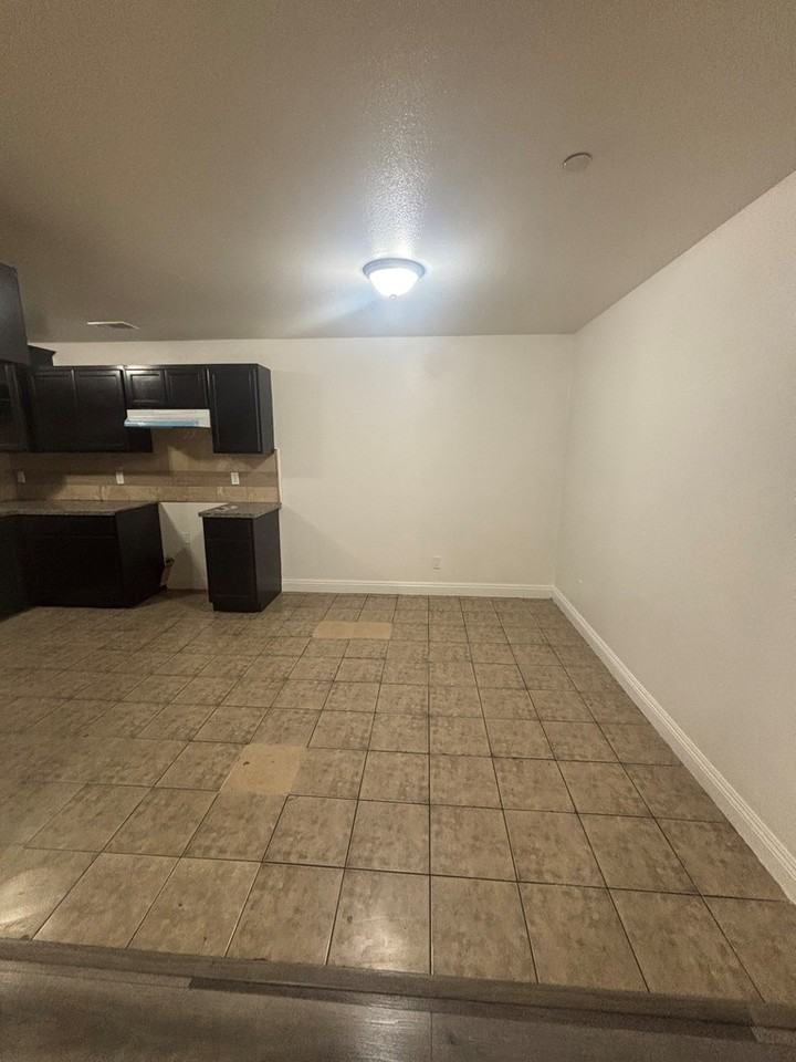 829 East 84th Street - Photo 4 of 21