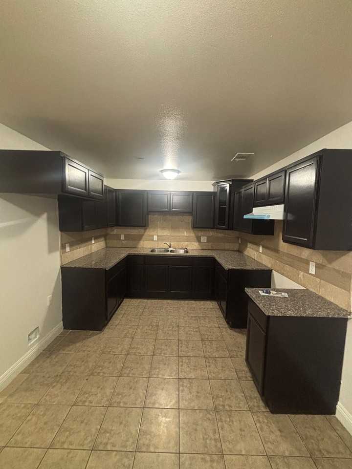 829 East 84th Street - Photo 5 of 21