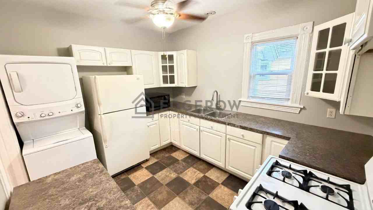 635 Lafayette Ave Ne #1 - Photo 2 of 8