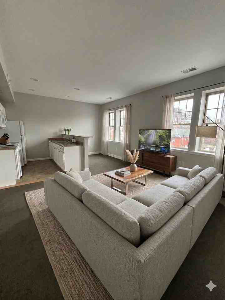 206210 Farmington Ave #310