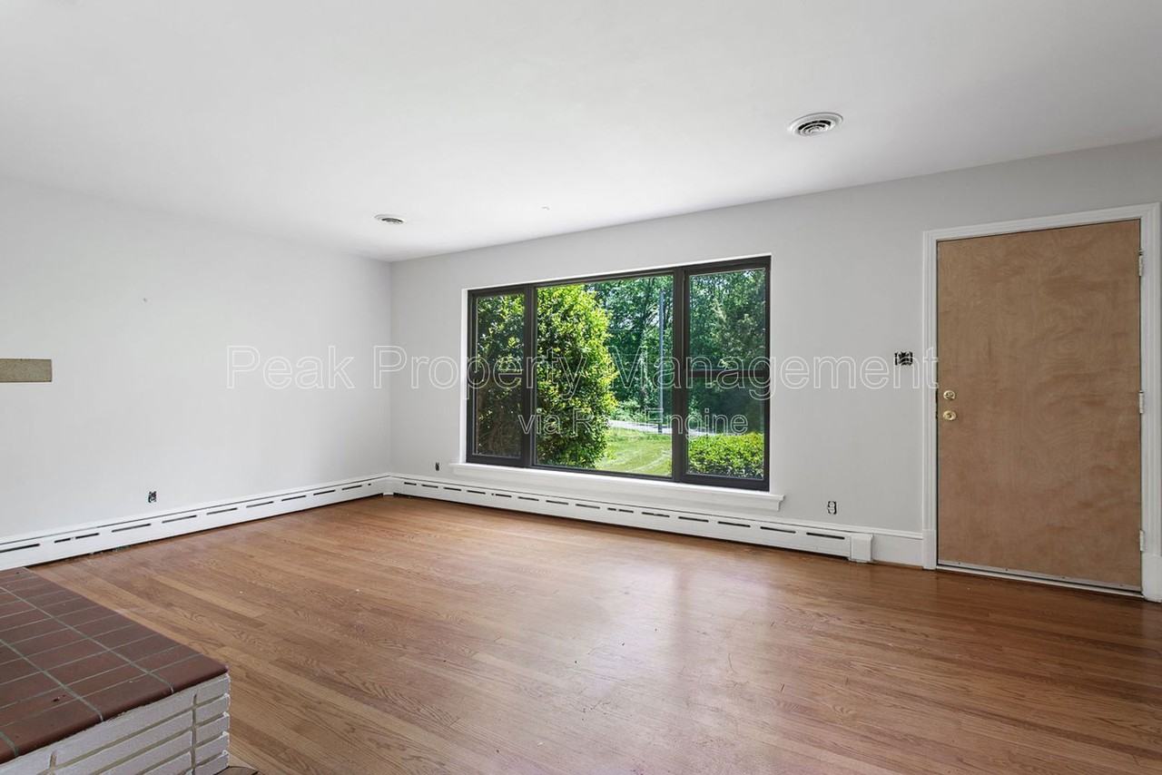 7630 Whittington Dr - Photo 5 of 29