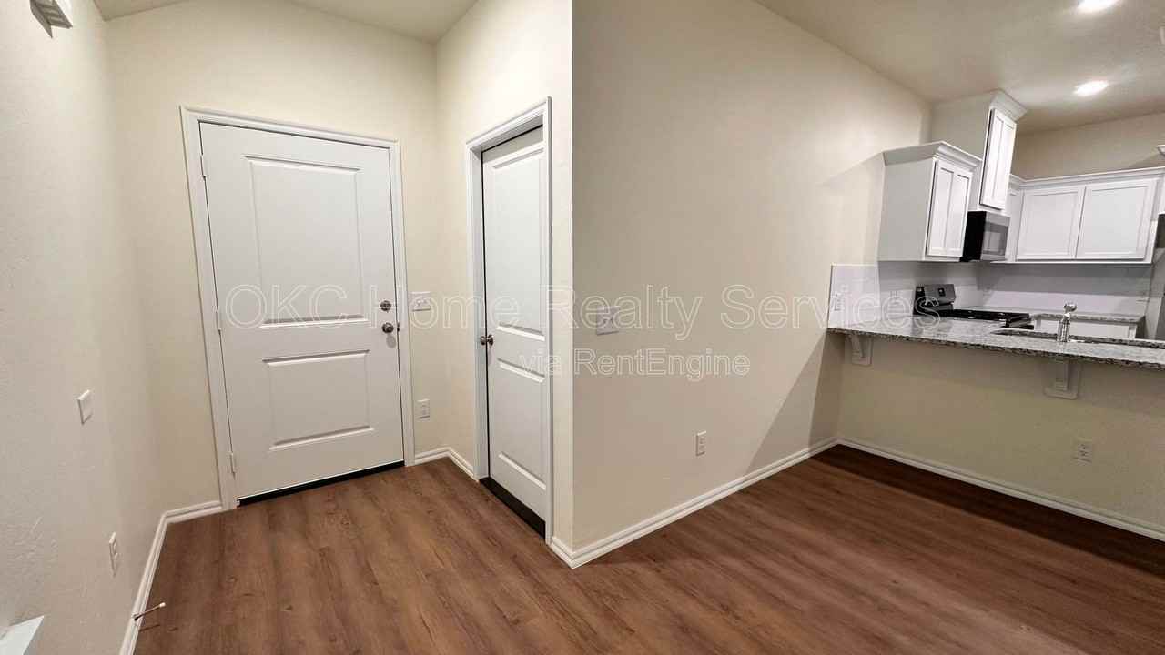 11419 N University Ave - Photo 3 of 27