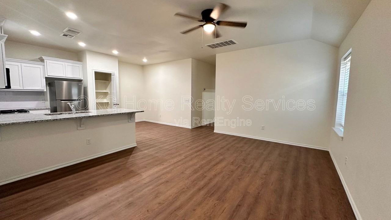 11419 N University Ave - Photo 4 of 27