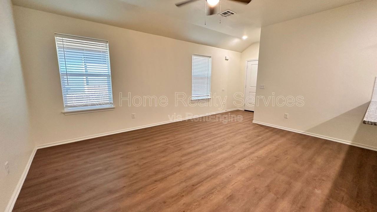 11419 N University Ave - Photo 5 of 27