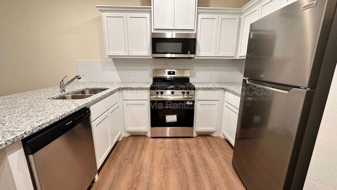 11419 N University Ave - Photo 6 of 27