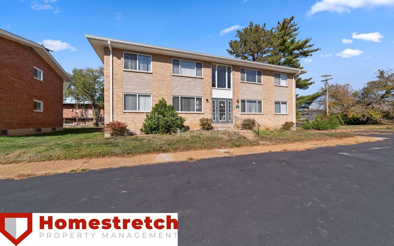 1 Bruce Dr #1 - Photo 3 of 17