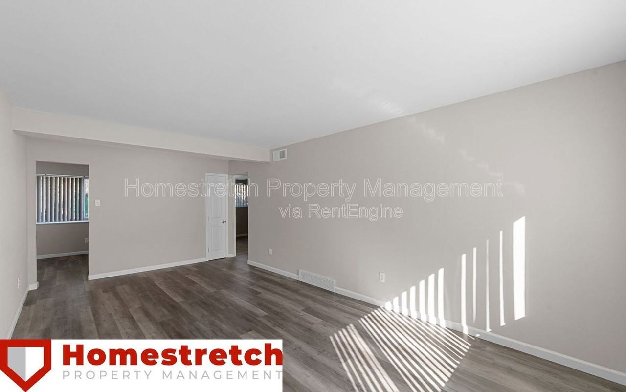 1 Bruce Dr #1 - Photo 5 of 17