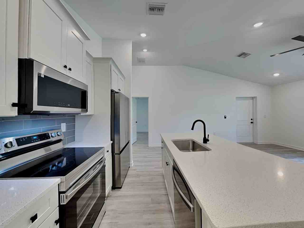 3109 8th St W - Photo 4 of 15