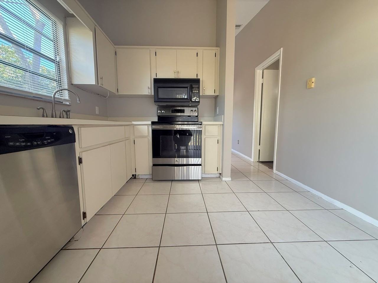 2453 E Illiana St - Photo 5 of 18