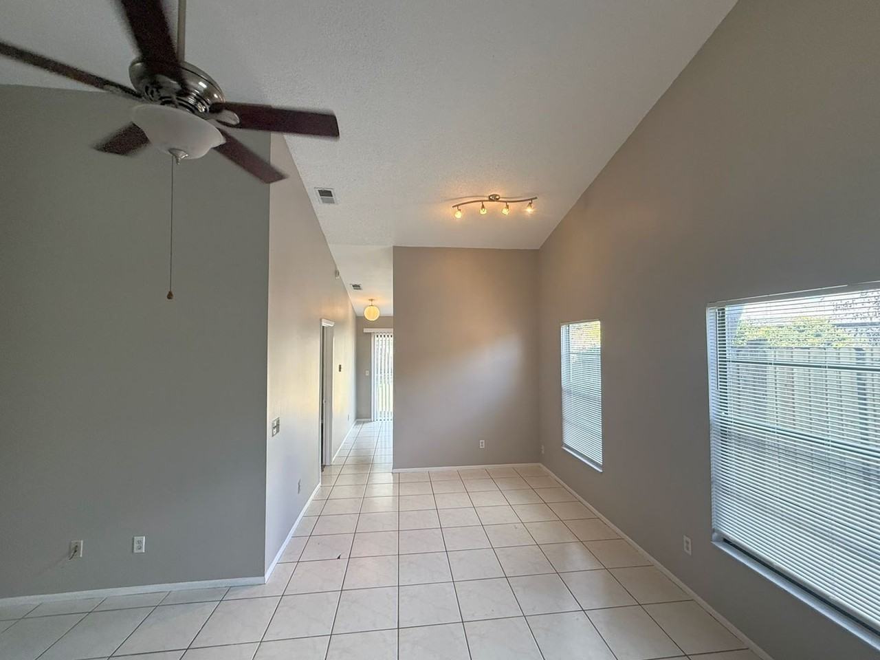 2453 E Illiana St - Photo 7 of 18