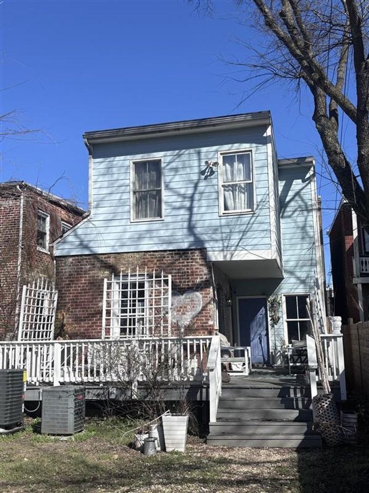 2235 Venable St - Photo 5 of 6