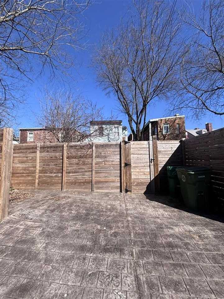 2235 Venable St - Photo 6 of 6