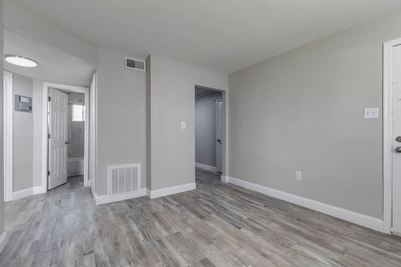 1903 Whitcomb St #2 - Photo 3 of 10