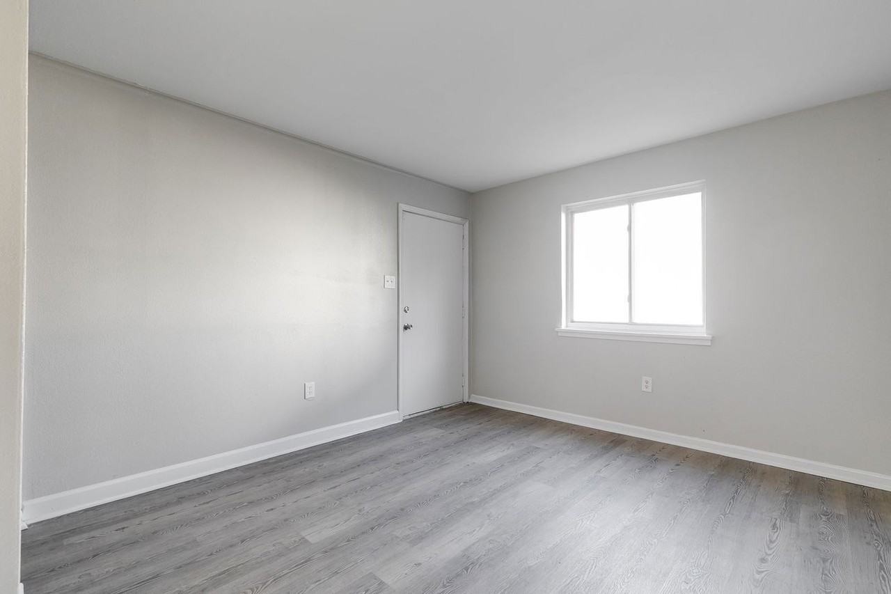 1903 Whitcomb St #2 - Photo 5 of 10