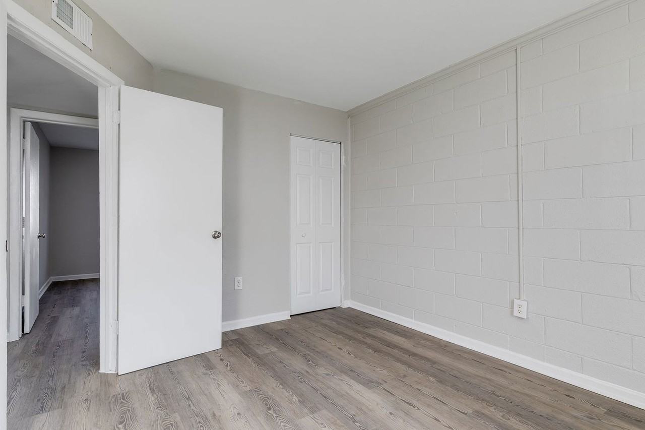 1903 Whitcomb St #2 - Photo 7 of 10