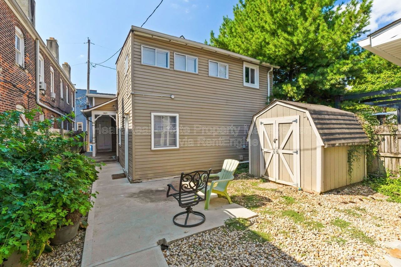 957 Harrison Ave - Photo 2 of 25