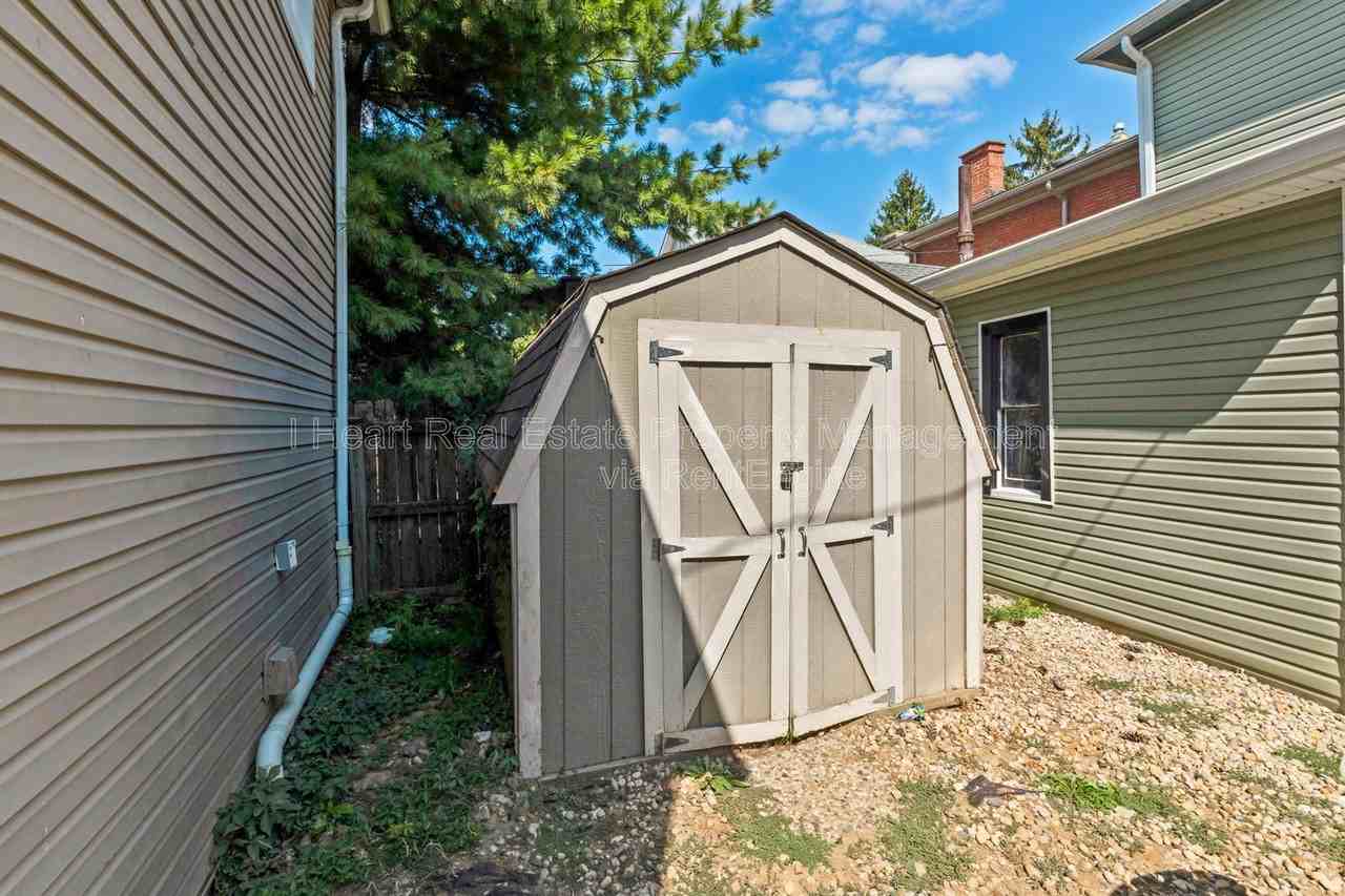 957 Harrison Ave - Photo 3 of 25