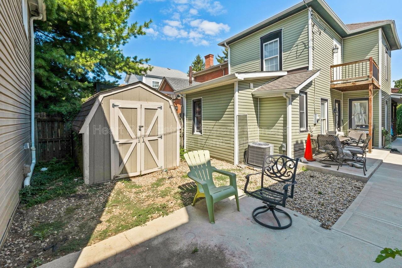 957 Harrison Ave - Photo 4 of 25