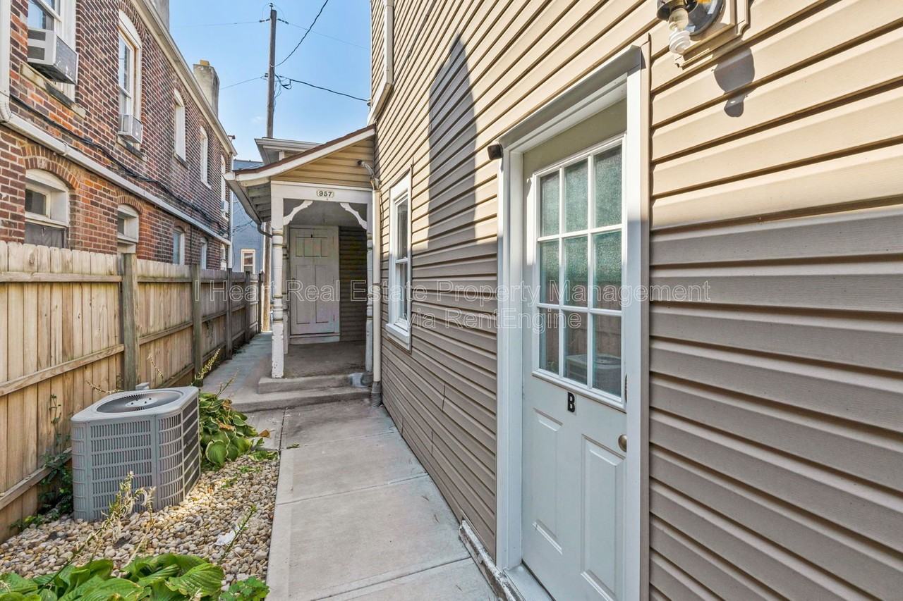 957 Harrison Ave - Photo 5 of 25