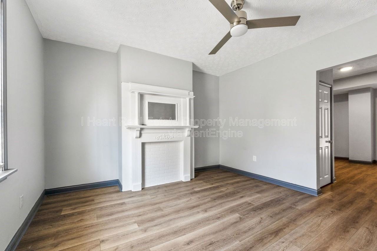 957 Harrison Ave - Photo 7 of 25