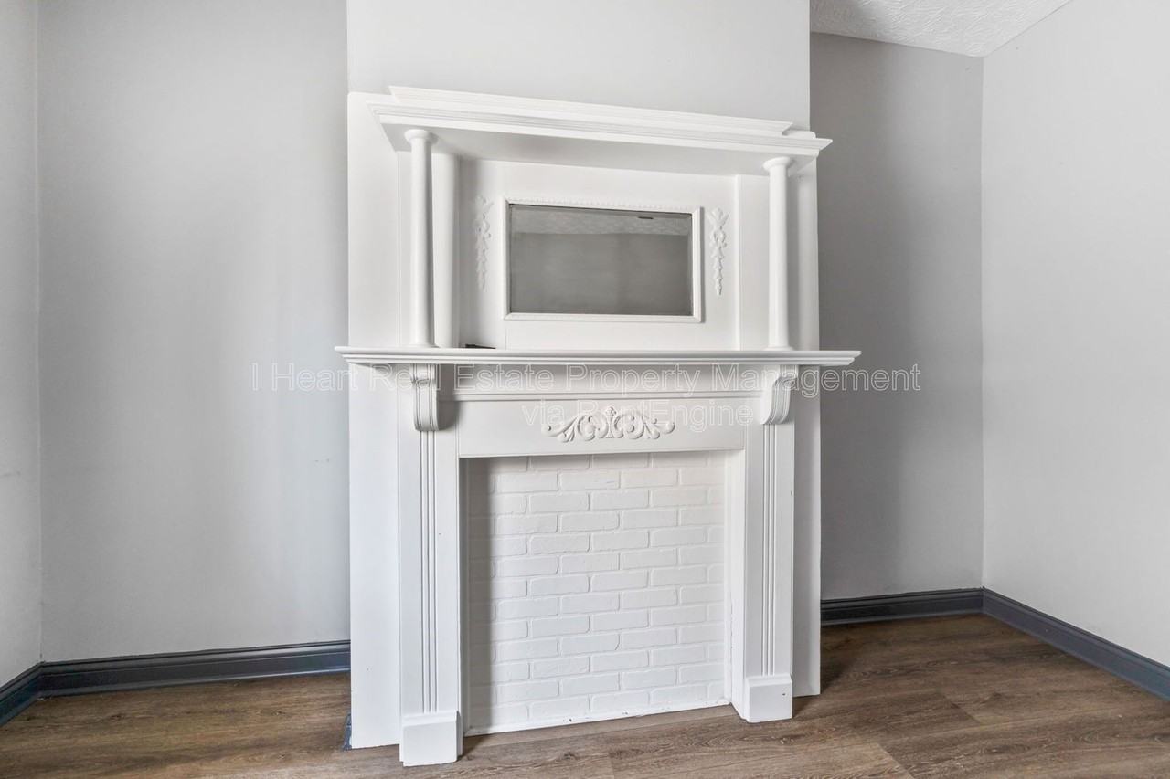 957 Harrison Ave - Photo 5 of 21