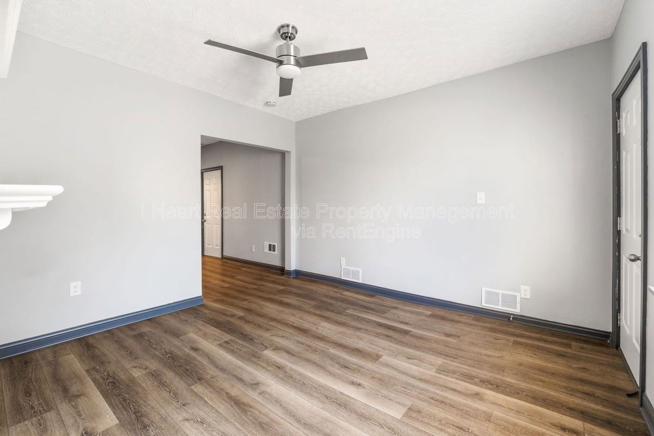 957 Harrison Ave - Photo 6 of 21