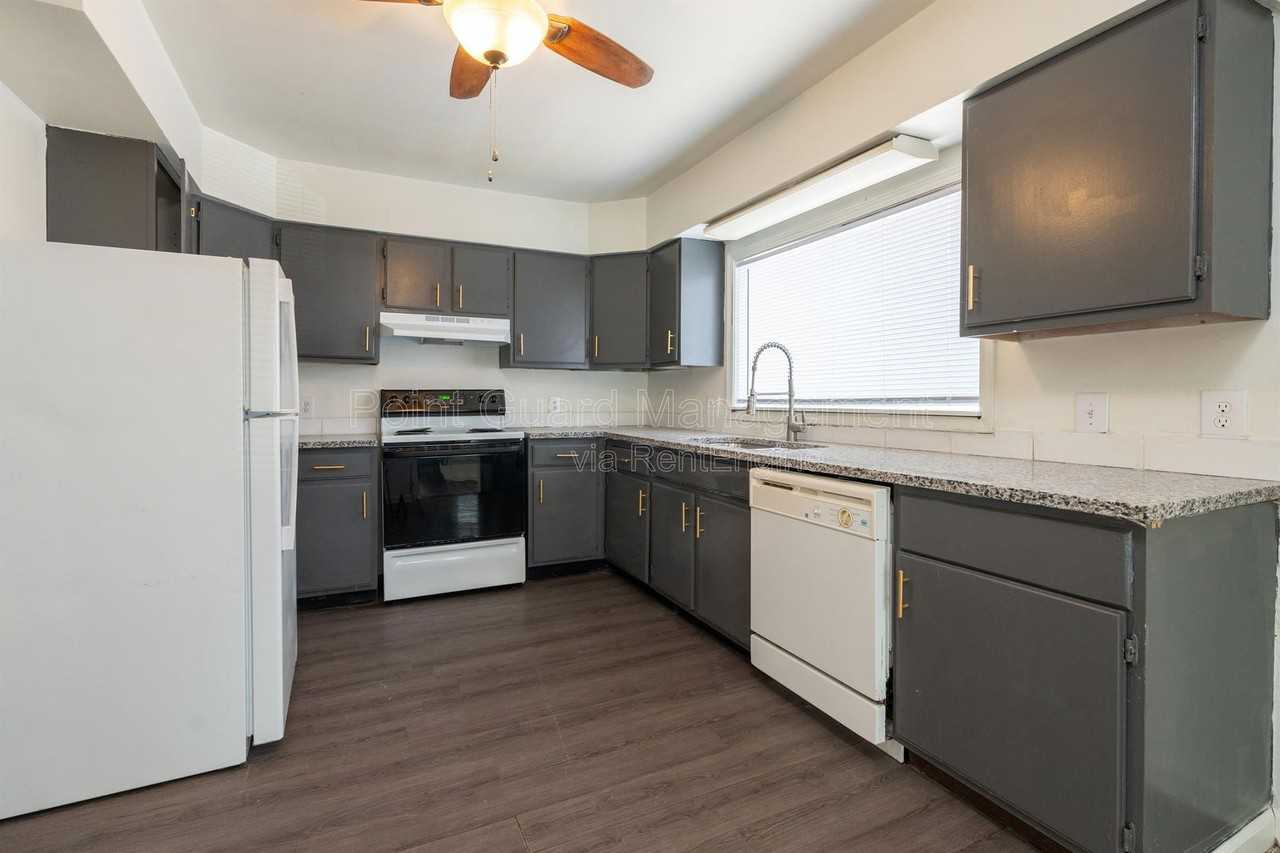 1700 N Harvard Ave #1 - Photo 2 of 31