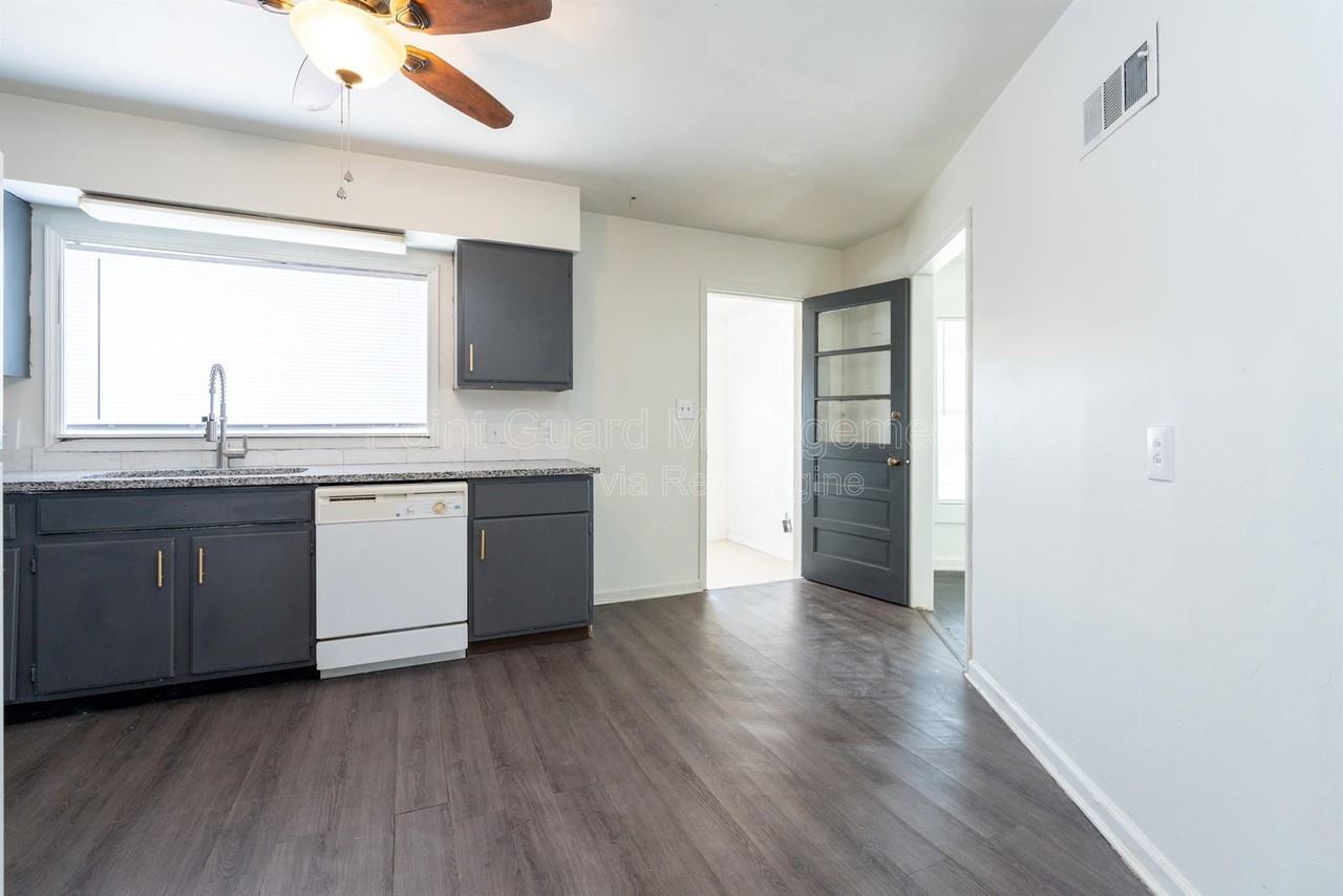 1700 N Harvard Ave #1 - Photo 3 of 31