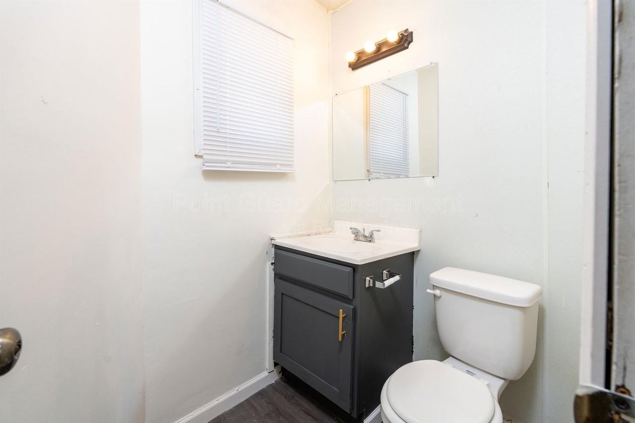 1700 N Harvard Ave #1 - Photo 6 of 31