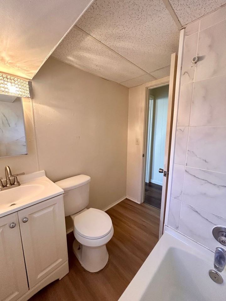 118-122 118-122 West Market Street - 122 W Market St - #2 - Photo 2 of 12