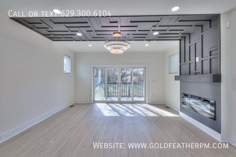 402B E Trinity Ln - Photo 7 of 36