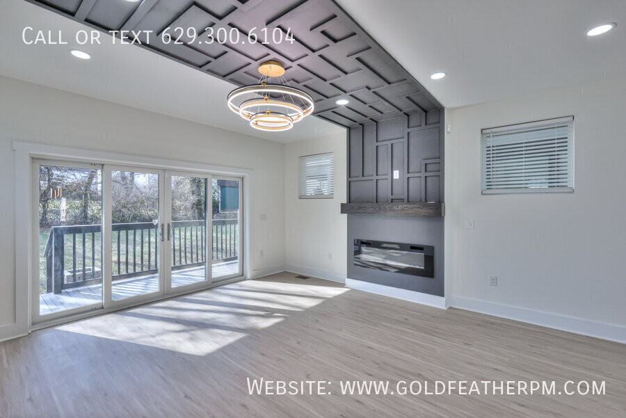 402B E Trinity Ln - Photo 2 of 36