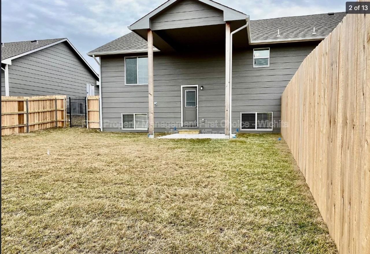 5321 N Toben Ct - Photo 2 of 6