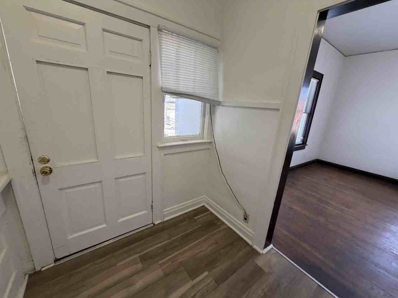 E Walnut St - Photo 3 of 11