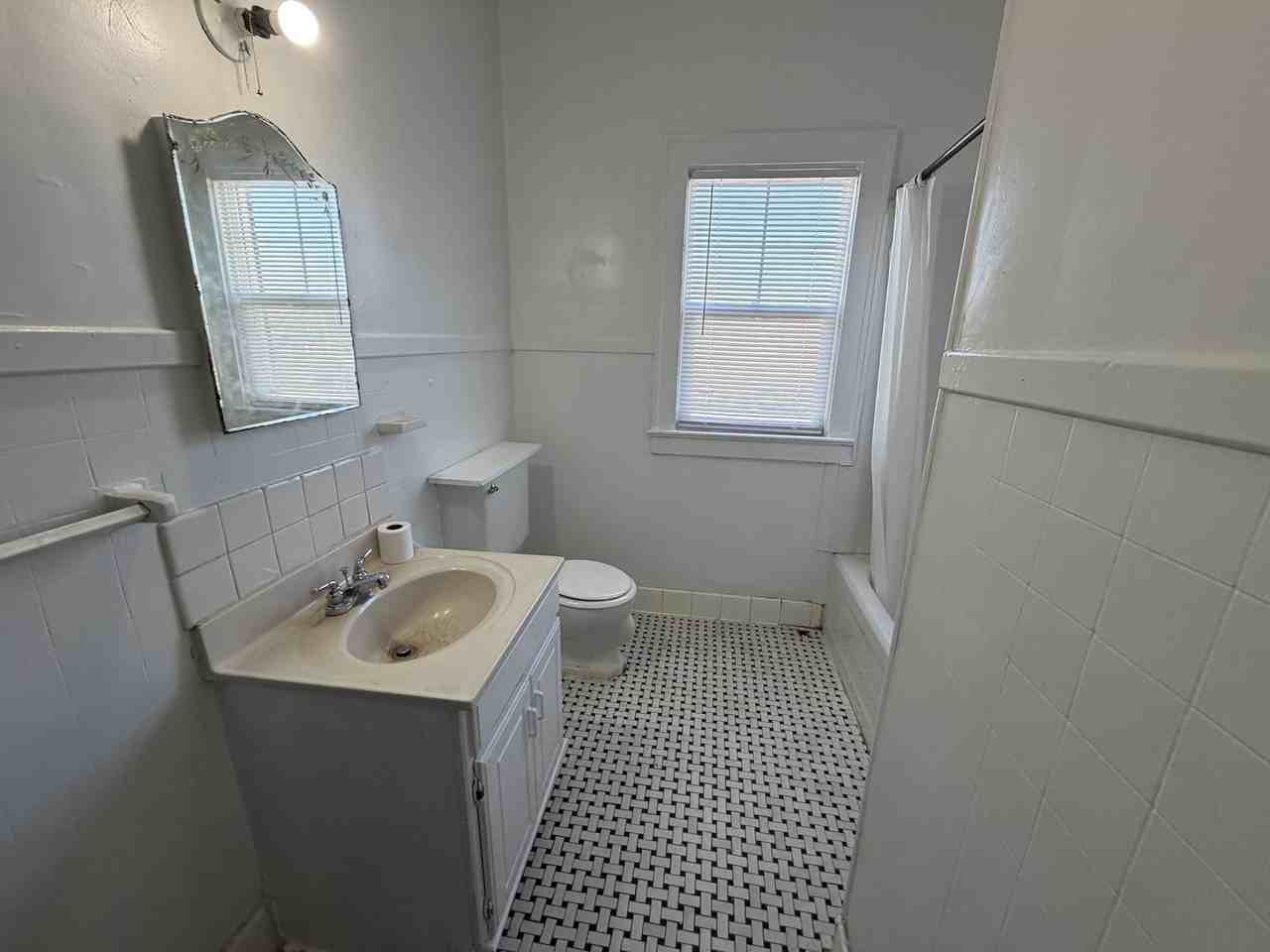 E Walnut St - Photo 4 of 11