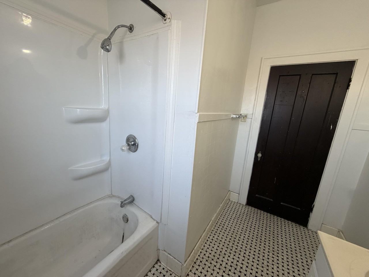 E Walnut St - Photo 5 of 11