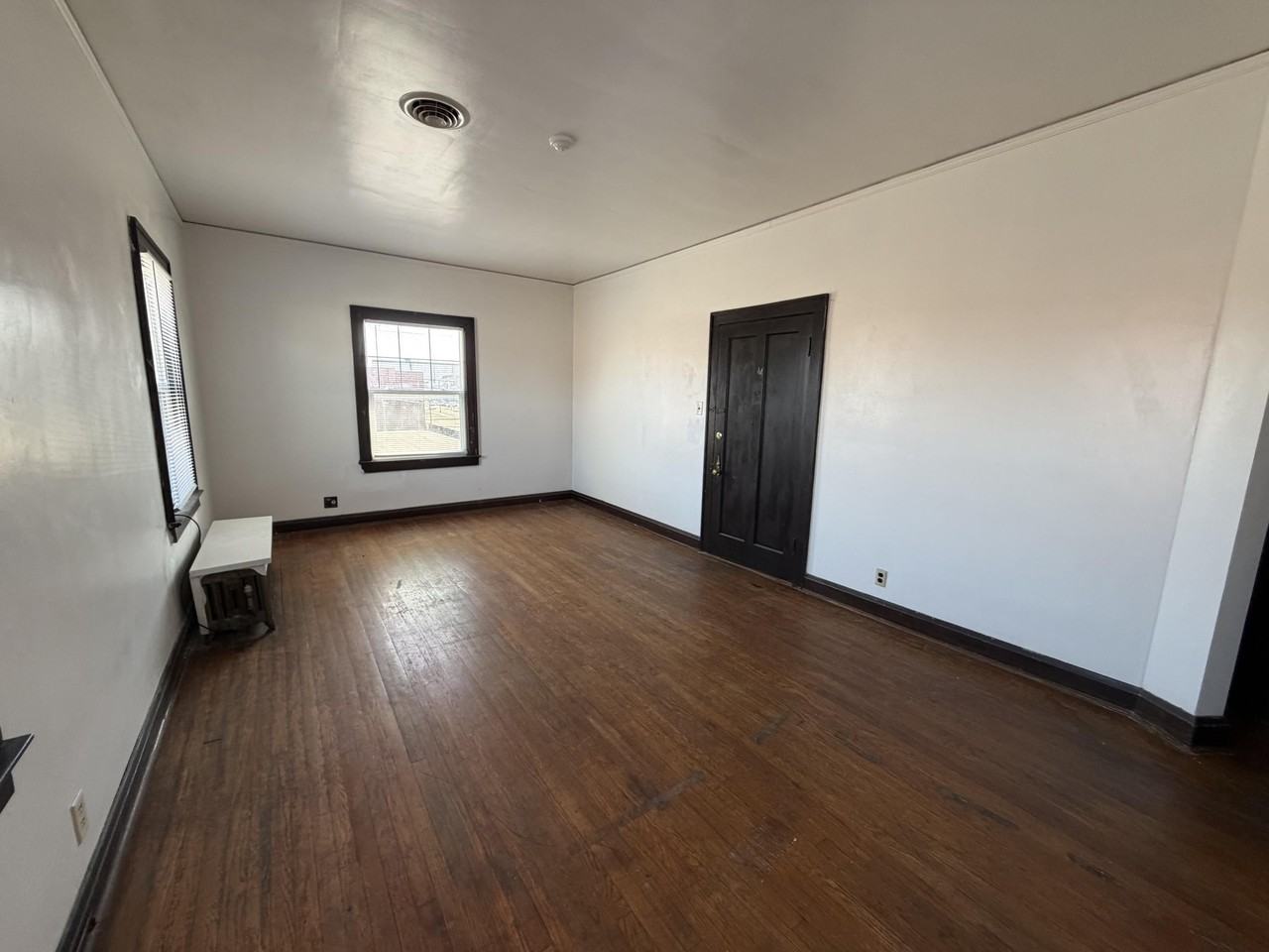 E Walnut St - Photo 7 of 11