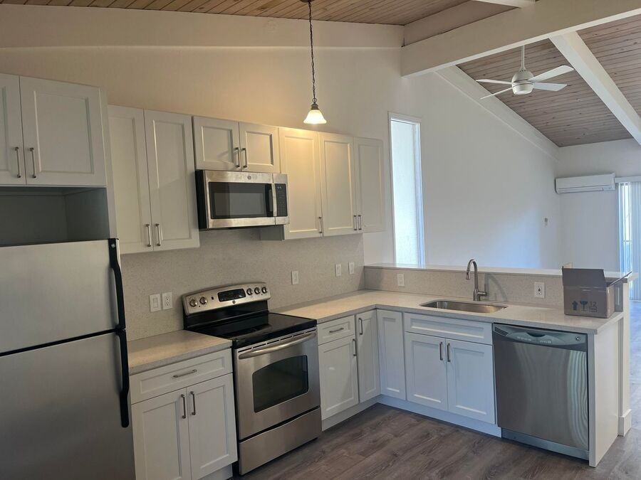 241 Lafayette Cir #19 - Photo 4 of 19