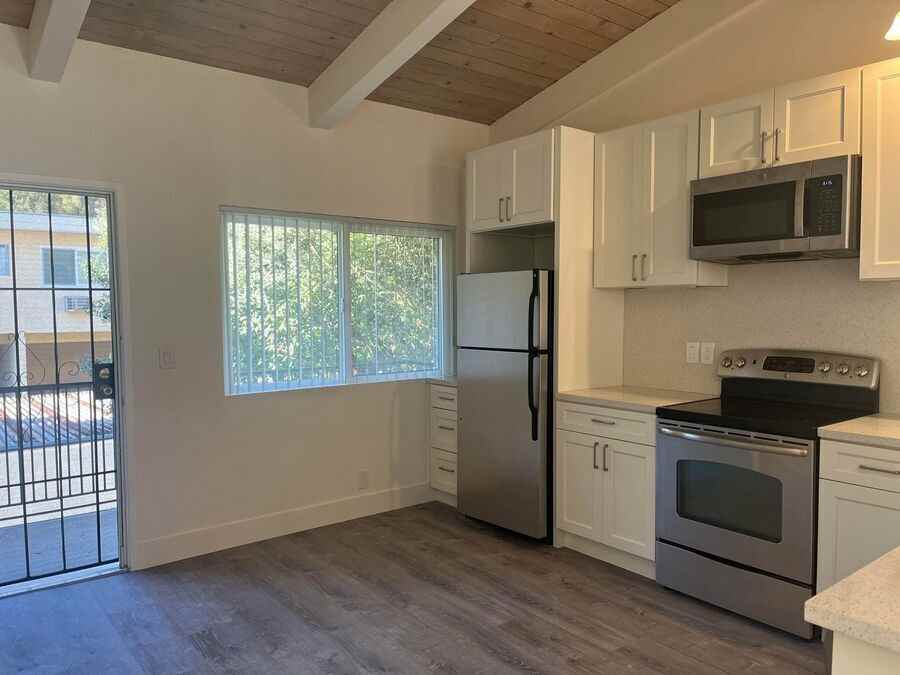 241 Lafayette Cir #19 - Photo 5 of 19