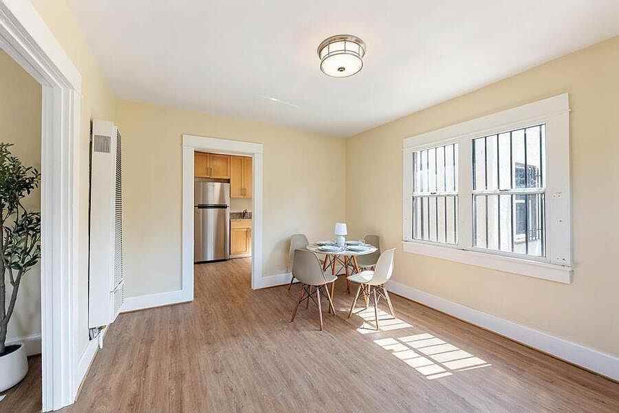 1321 E 48th St - Photo 6 of 23